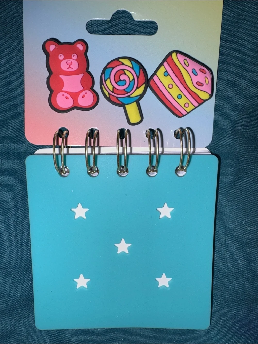 Cute croc-like charms with mini note pads sets.  Can be used on other stuff